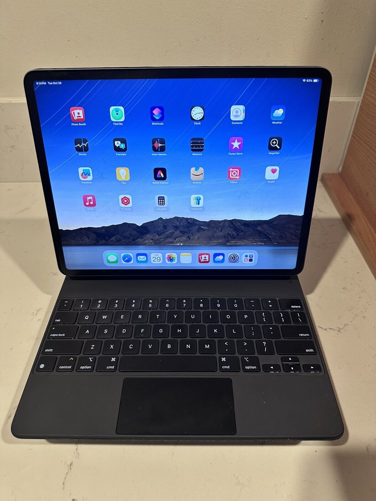 Apple iPad Pro 4th Gen. 1TB, Wi-Fi, 12.9 in - Space Gray + Apple magic keyboard